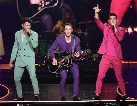 Jonas Brothers Comeback Konzert: Ein Triumph des Pop-Punk über die Zeit!